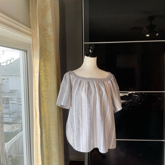 13. Banana Republic | Textured Cotton Linen Top - Picture 2 of 6